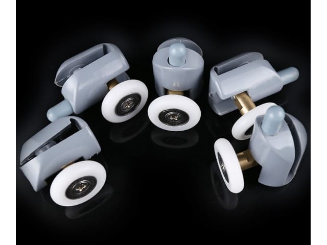 Komplet 8 rolek do kabiny prysznicowej kółka