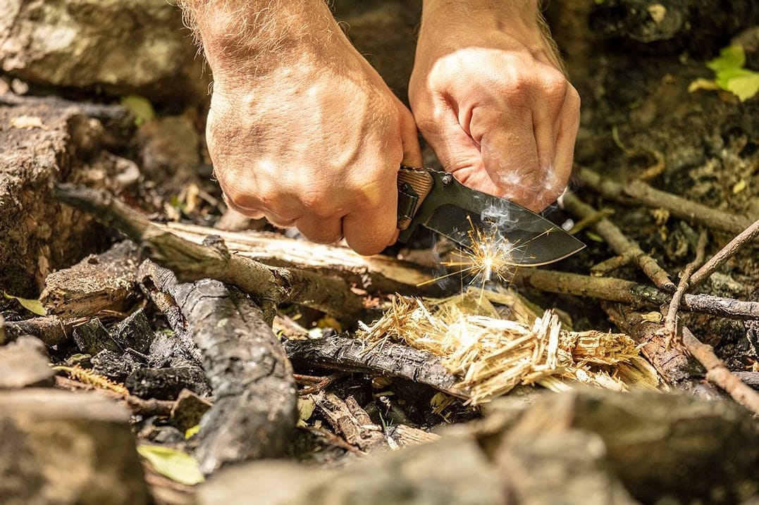 NÓŻ SKŁADANY TAKTYCZNY MYŚLIWSKI SURVIVAL GWIZDEK KRZESIWO 22CM - obrazek 5